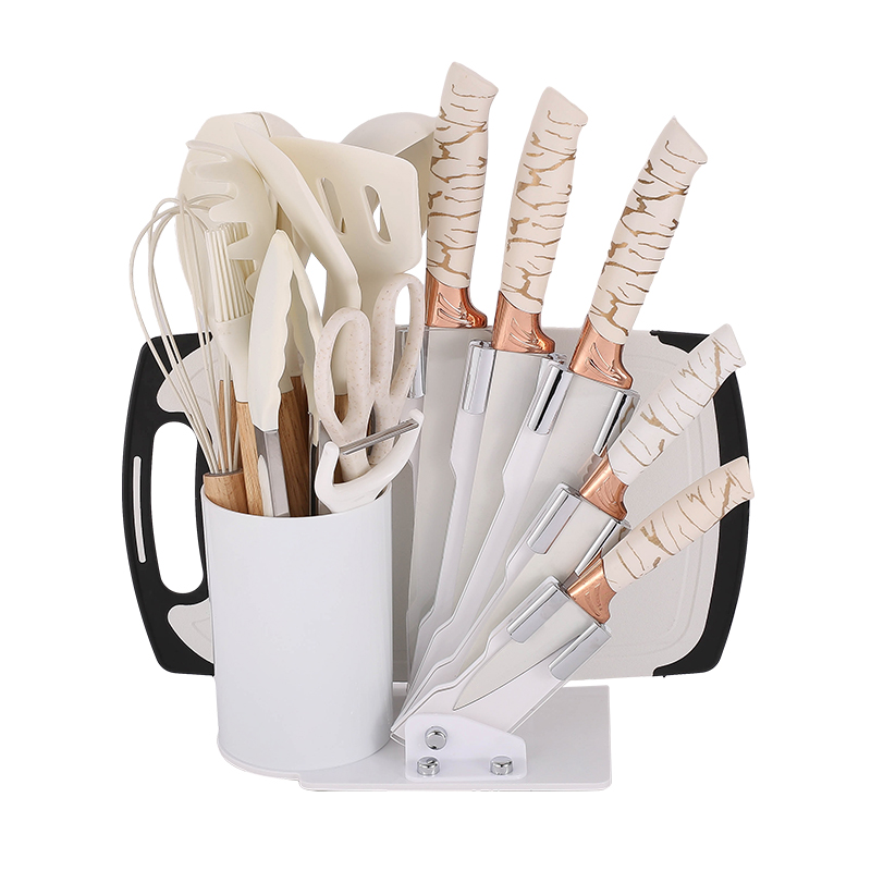 Messerset mit K&uuml;chenutensilien